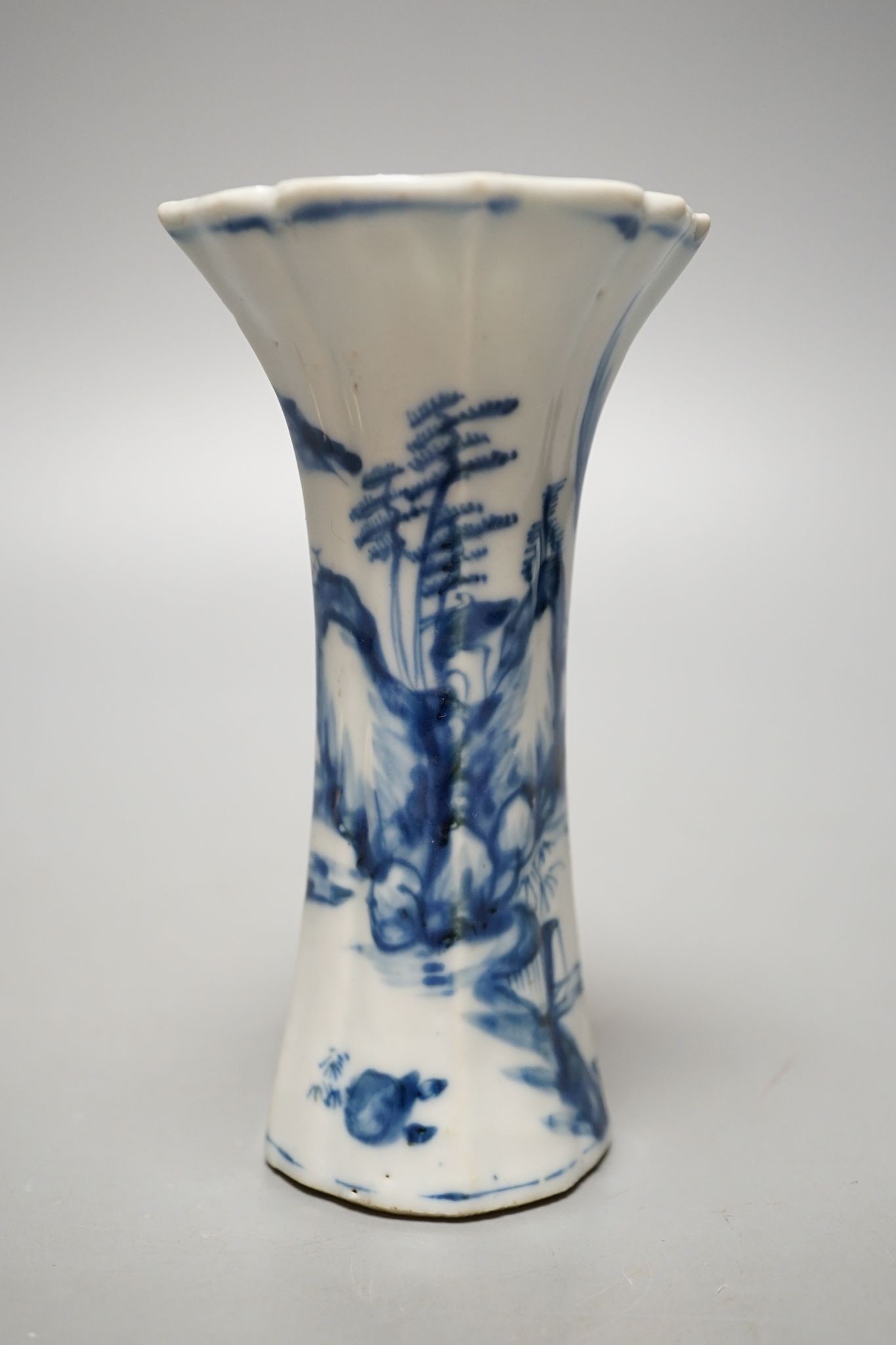 A Chinese blue and white small-petal lobed vase, Kangxi period, 14cm